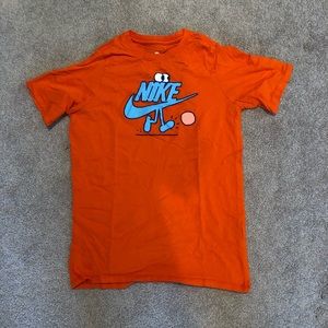 ⭐️Nike T shirt⭐️ Kids XL = Women S